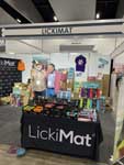 LickiMat stand