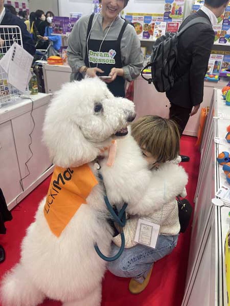 LickiMat making friends in Japan